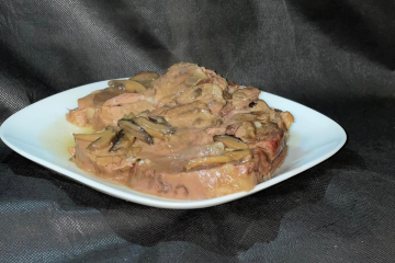 נתחי כתף בקר ברוטב - פטריות