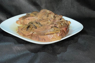 פרוסות כתף בקר ברוטב פטריות